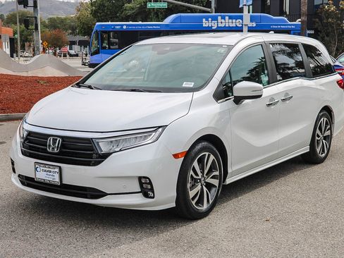 Used 2023 Honda Odyssey Touring image 3