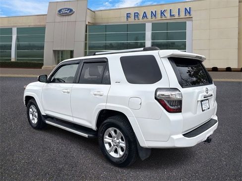 Used 2019 Toyota 4Runner SR5 w/ Four Season Floor Mat Package image 5