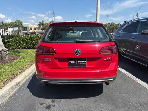 Used 2017 Volkswagen Golf Alltrack S image 10