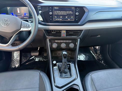 Used 2023 Volkswagen Taos SE w/ Panoramic Sunroof Package FWD image 18