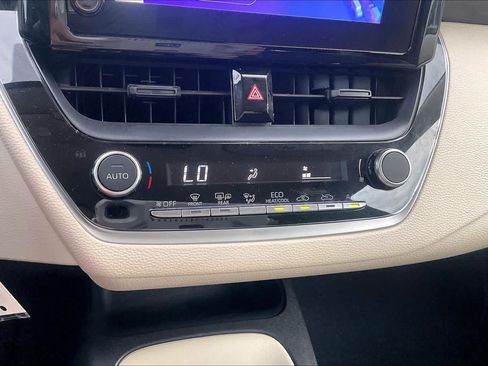 Used 2026 Toyota Corolla LE FWD image 30