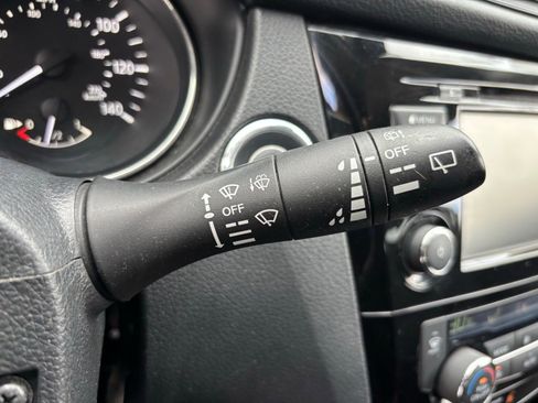 Used 2020 Nissan Rogue SV image 21