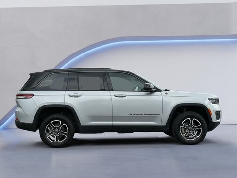 Used 2022 Jeep Grand Cherokee Trailhawk AWD/4WD image 5