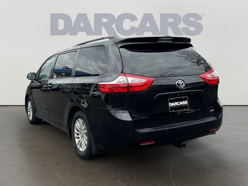 Used 2017 Toyota Sienna XLE w/ XLE Navigation Package image 5