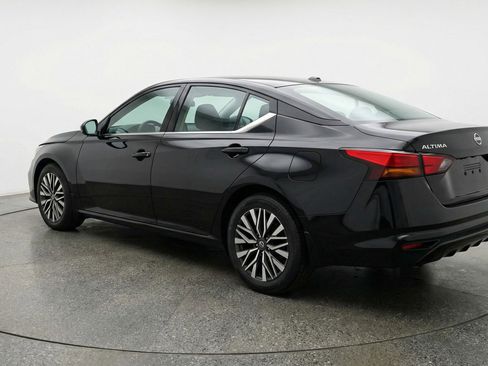 Used 2025 Nissan Altima 2.5 SV FWD image 6