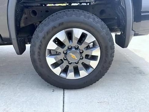 Used 2024 Chevrolet Silverado 2500 LT AWD/4WD image 23
