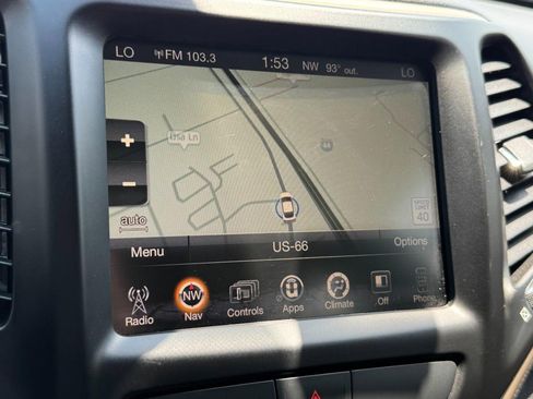 Used 2016 Jeep Cherokee Latitude w/ Comfort/Convenience Group FWD image 22