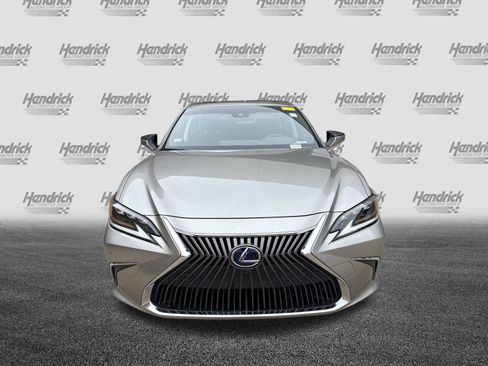 Used 2019 Lexus ES 300h w/ Accessory Package image 3