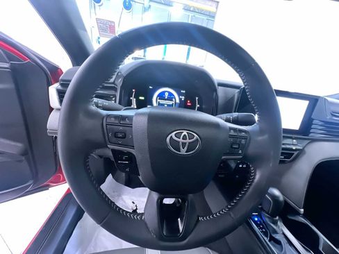 Used 2025 Toyota Camry SE w/ Convenience Package FWD image 7