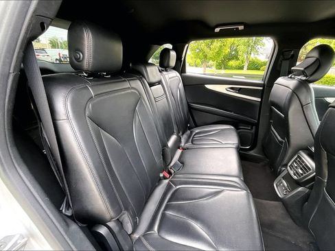 Used 2019 Lincoln Nautilus Premier AWD/4WD image 29