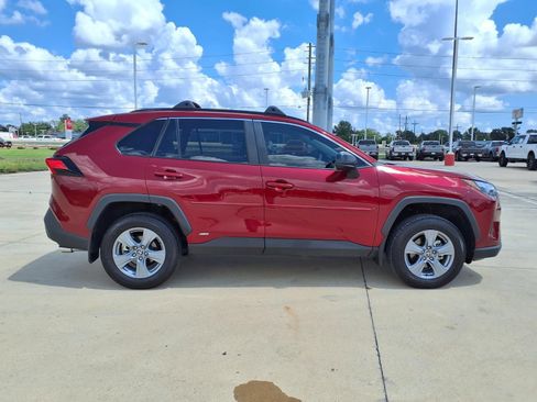 Certified 2025 Toyota RAV4 LE AWD/4WD image 5