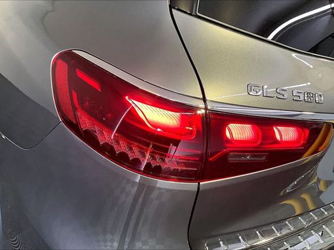 New 2026 Mercedes-Benz GLS 580 4MATIC image 5
