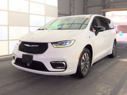 Used 2024 Chrysler Pacifica Limited