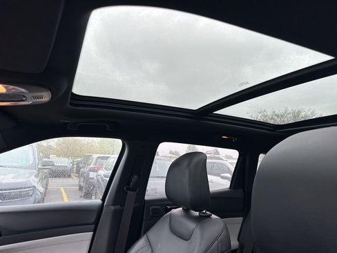 Used 2023 Jeep Compass Limited w/ Sun and Sound Group AWD/4WD image 12