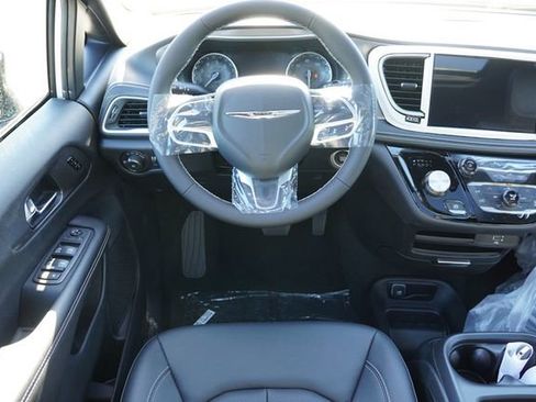 New 2026 Chrysler Pacifica Select AWD/4WD image 14