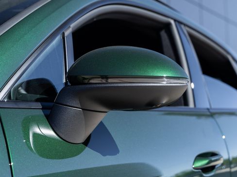 New 2025 Porsche Macan Electric image 17