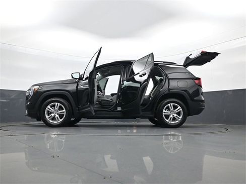 Used 2023 GMC Terrain SLE w/ Driver Convenience Package image 34