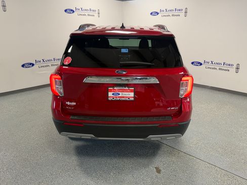 Used 2024 Ford Explorer XLT w/ Equipment Group 202A AWD/4WD image 30