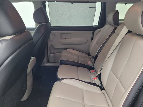 Used 2019 Kia Sedona EX FWD image 18
