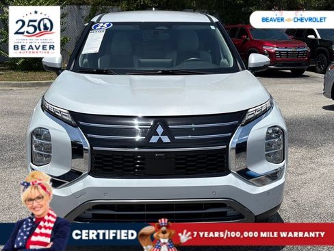 Used 2025 Mitsubishi Outlander SE FWD image 3