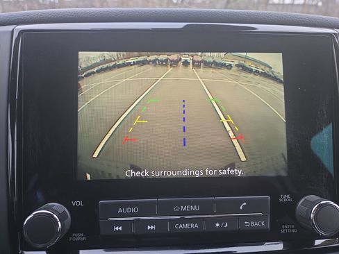 Used 2024 Nissan Titan SV w/ SV Convenience Package image 19