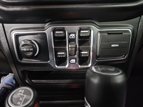 Used 2022 Jeep Wrangler Unlimited Sahara w/ Cold Weather Group AWD/4WD image 26