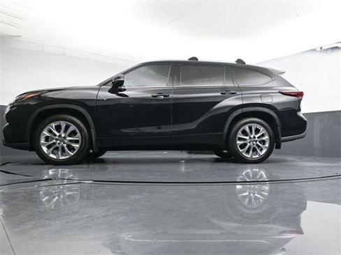 Used 2024 Toyota Highlander Limited image 31