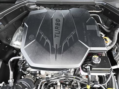 Used 2024 Genesis G70 2.5T AWD/4WD image 17
