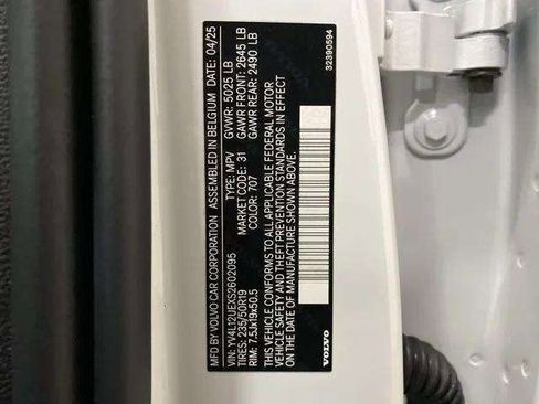 Used 2025 Volvo XC40 B5 Plus image 89