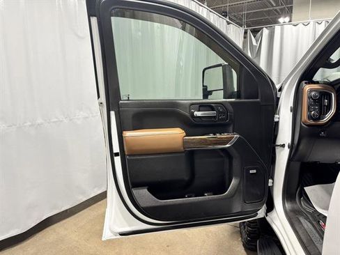 Used 2020 Chevrolet Silverado 2500 High Country w/ Z71 Off-Road Package image 27