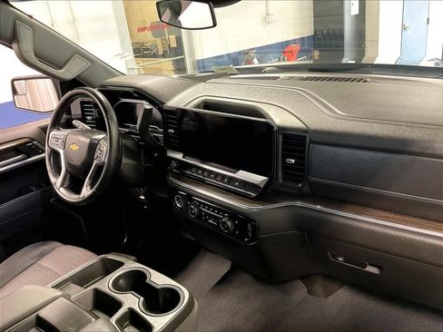 Used 2023 Chevrolet Silverado 1500 LT AWD/4WD image 14