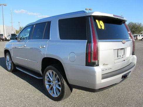Used 2019 Cadillac Escalade Luxury image 5