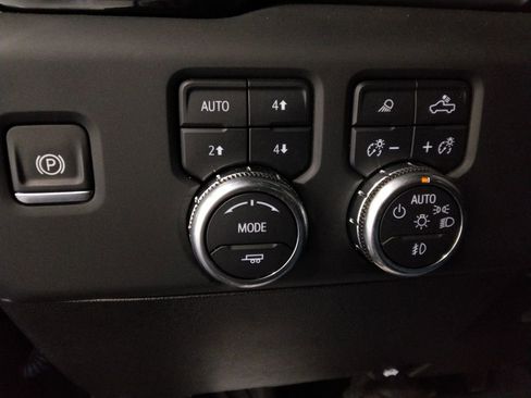 Used 2024 GMC Sierra 2500 AT4 w/ AT4 Premium Plus Package image 10