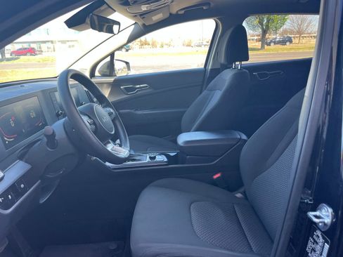 Used 2025 Kia Sportage LX image 25