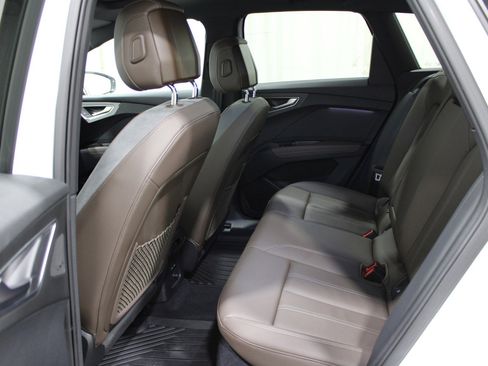 Used 2024 Audi Q4 e-tron Premium Plus image 20