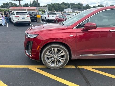 Used 2025 Cadillac XT6 Premium Luxury w/ Technology Package AWD/4WD image 11