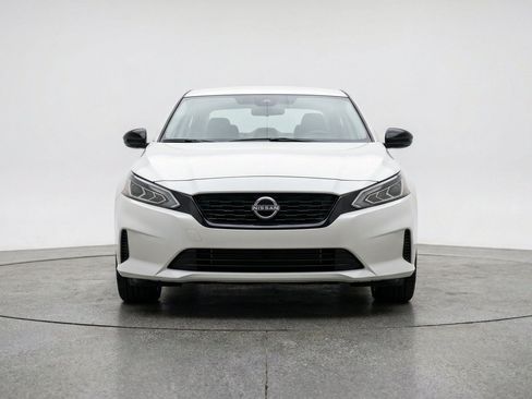 Used 2025 Nissan Altima 2.5 SV FWD image 2