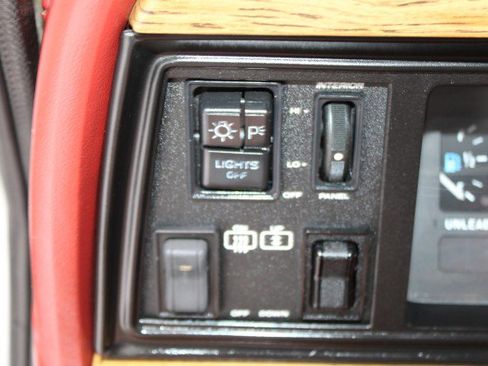 Used 1986 Jeep Grand Wagoneer image 63