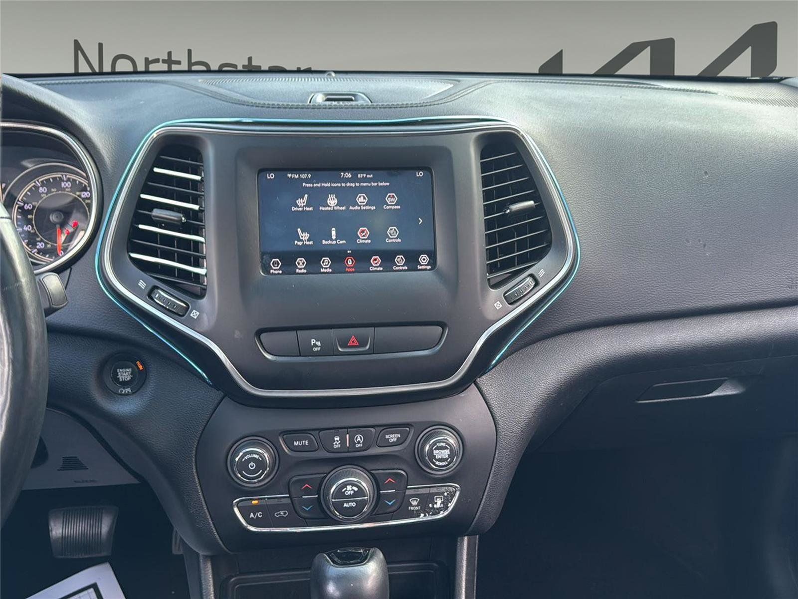 Used 2020 Jeep Cherokee Latitude Plus AWD/4WD image 22