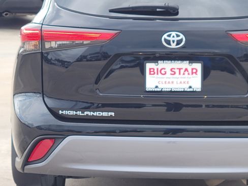 Used 2023 Toyota Highlander Limited image 8