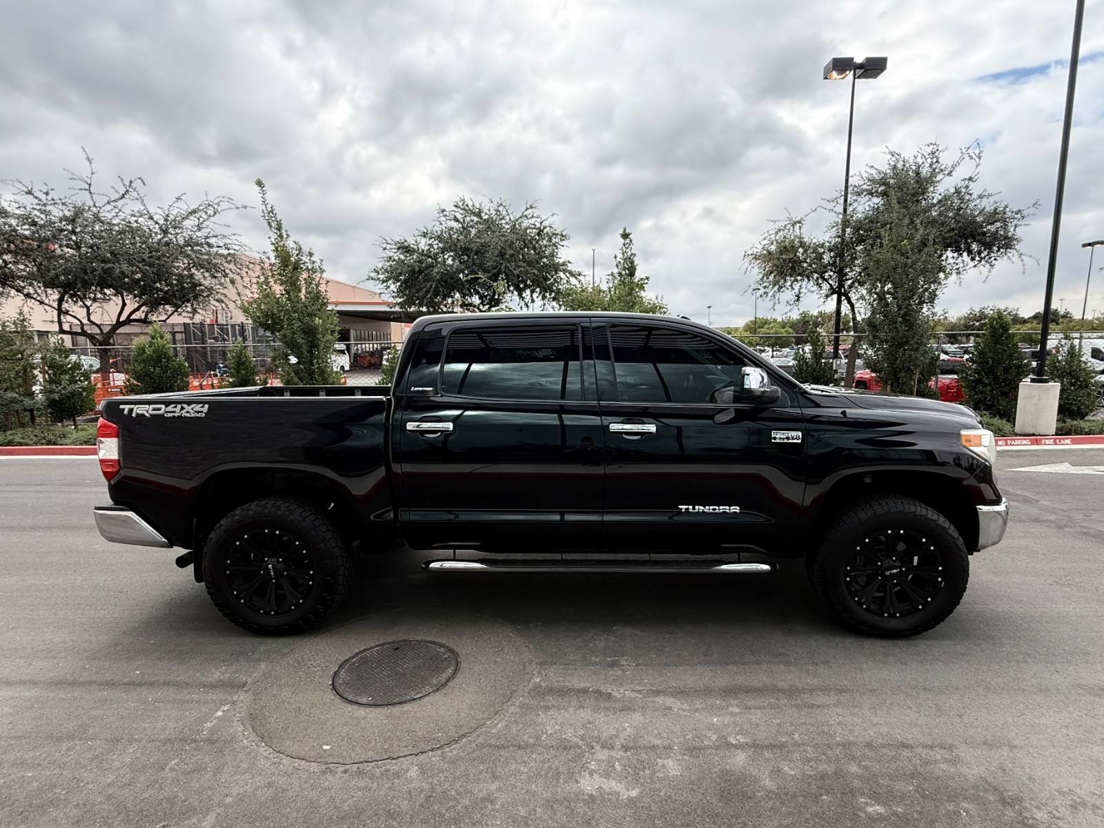 Used 2014 Toyota Tundra Limited w/ Limited Premium Package AWD/4WD image 6