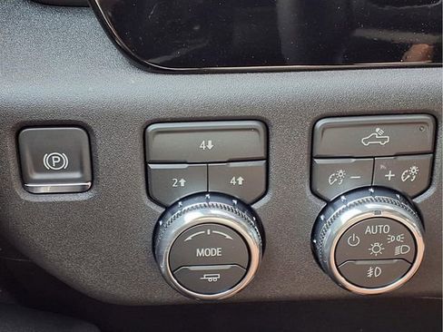 New 2026 GMC Sierra 3500 SLE w/ SLE Value Package image 17