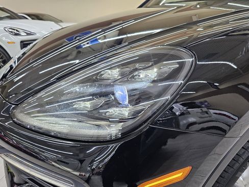 Used 2020 Porsche Cayenne image 11