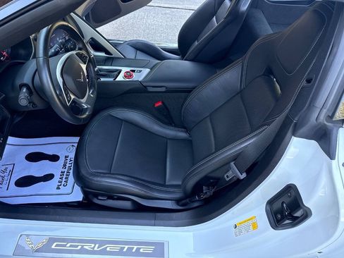 Used 2019 Chevrolet Corvette Stingray Coupe w/ 1LT RWD image 11