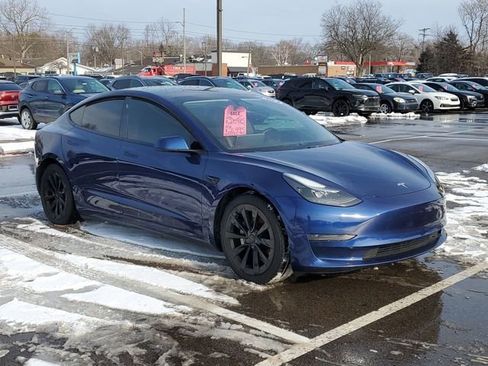 Used 2021 Tesla Model 3 Standard Range Plus image 2