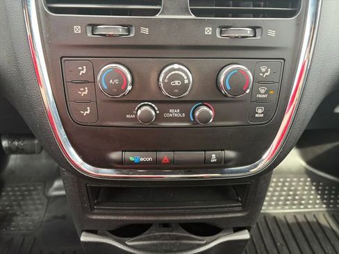 Used 2019 Dodge Grand Caravan SE image 48