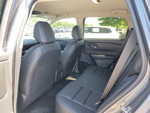 Used 2025 Nissan Rogue SL AWD/4WD image 9