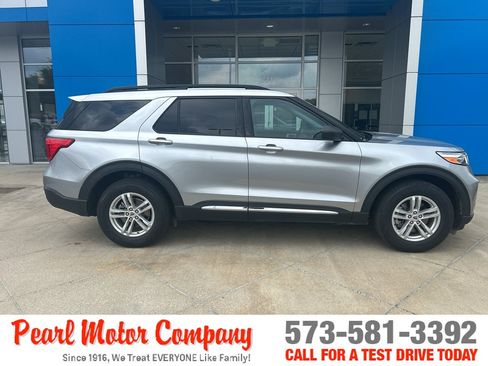 Used 2022 Ford Explorer XLT w/ Class IV Trailer Tow Package AWD/4WD image 3