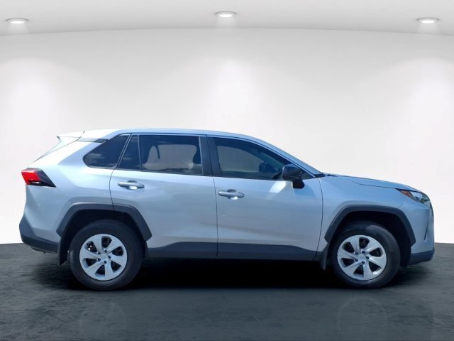 Used 2024 Toyota RAV4 LE FWD image 7