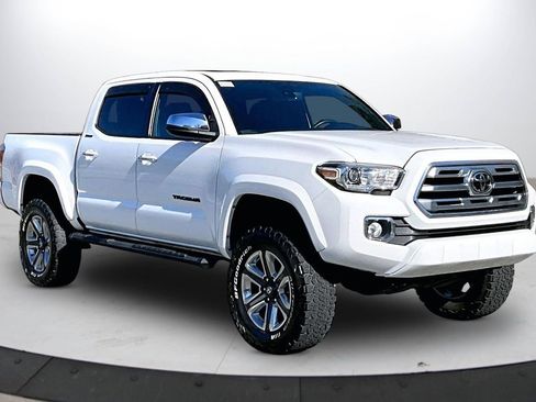Used 2019 Toyota Tacoma Limited image 2